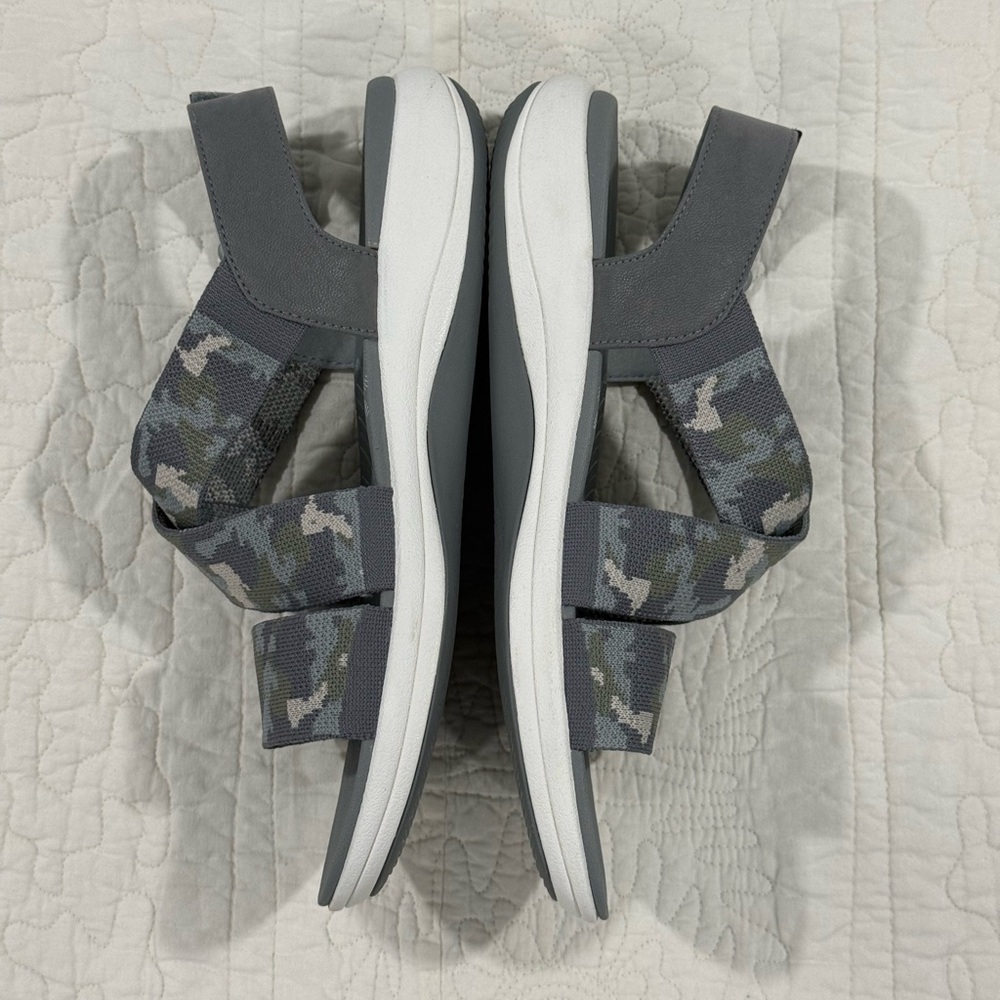 Cloudsteppers by Clarks Gray Sandals Womens/Femmes Size 11 W Camo - Picture 4 of 8